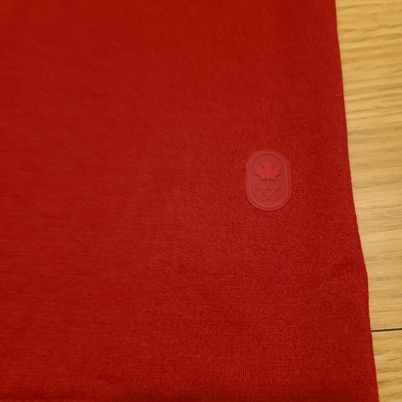 Large Red Team Canada Lululemon Fundamental Tee - Picture 6 of 6